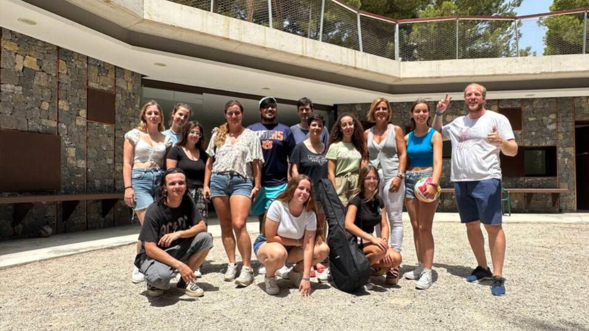 Los voluntarios internacionales del Work Camp conviven en el Albergue del Centre Juvenil.