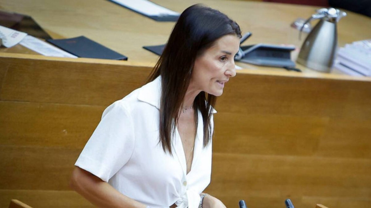 Ruth Merino, consellera de Hacienda, durante su intervención en Les Corts - CORTS VALENCIANES