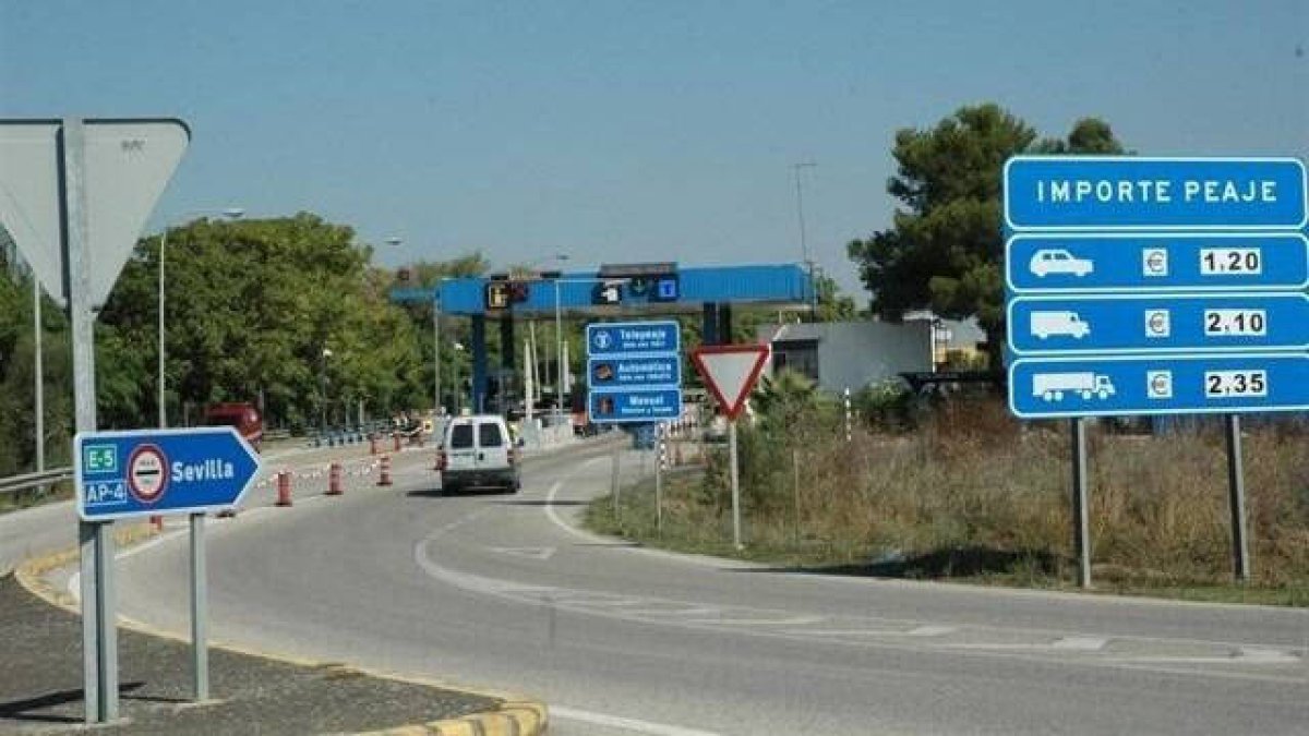 Antigua carretera de peaje AP-4 en Andalucía.