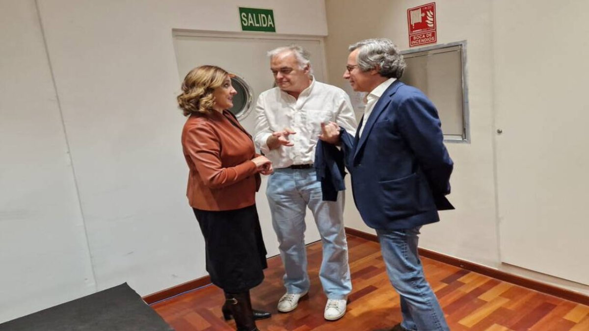 La alcaldesa de Valencia, María José Catalá, González Pons y el senador Carlos Floriano.