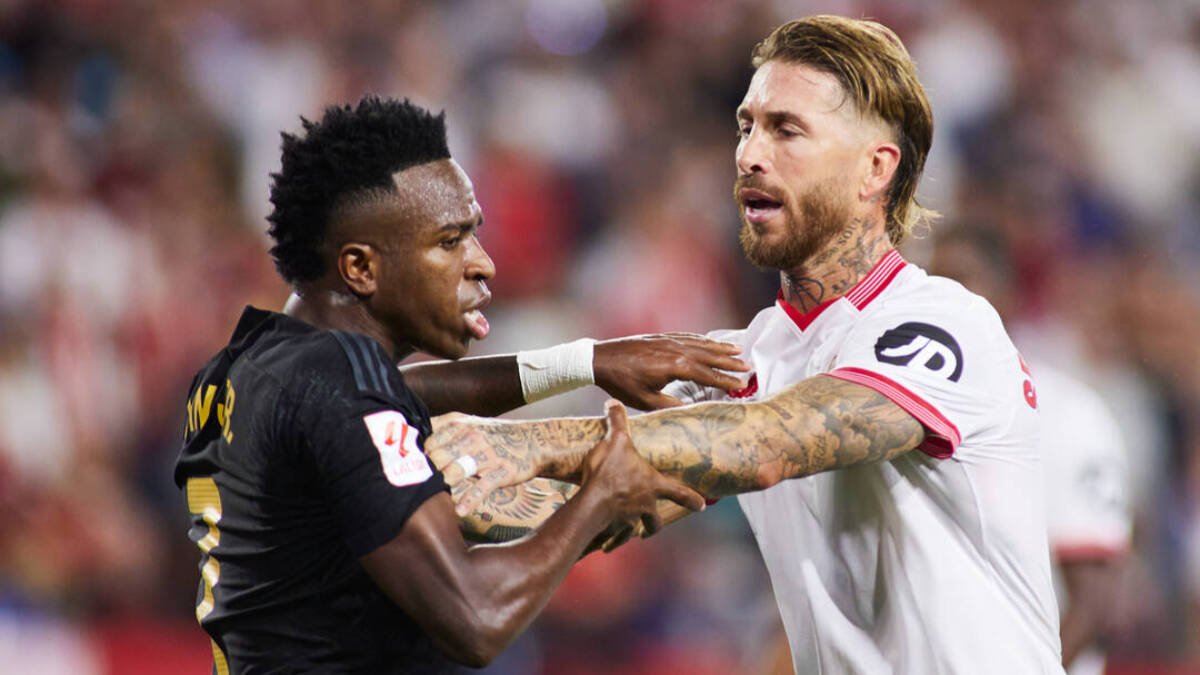 Vinicius y Sergio Ramos, en un tenso momento del Sevilla-Real Madrid del pasado sábado.