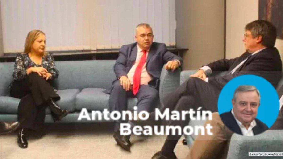 El número tres del PSOE, Santos Cerdán, con Puigdemont.