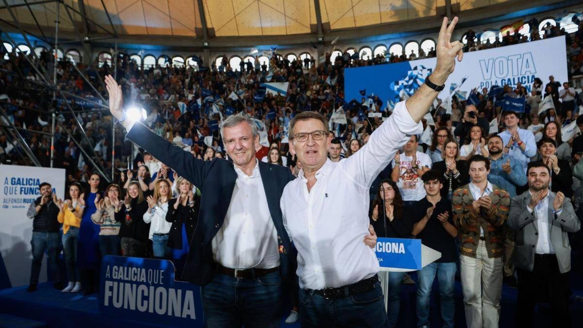 Alberto Núñez Feijóo junto a Alfonso Rueda en un acto del PP de Galicia