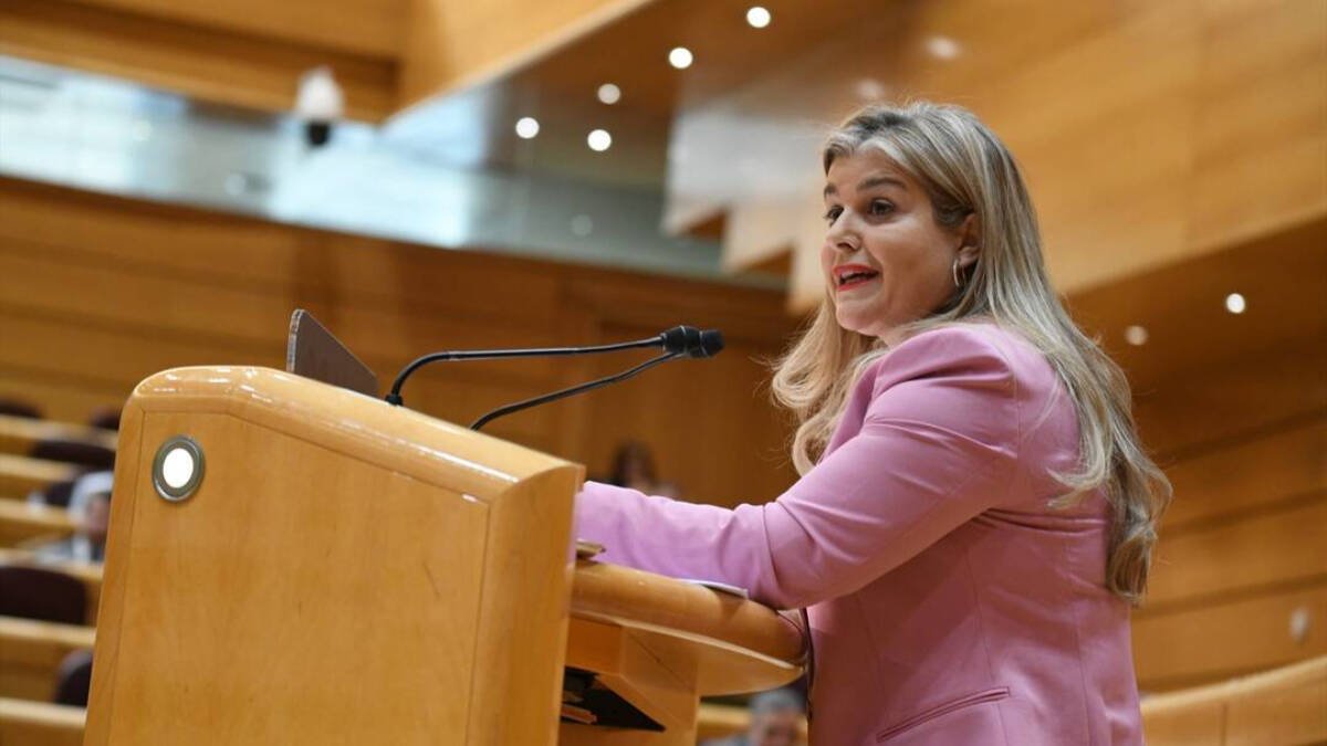 La secretaria primera del Senado, Eva Ortiz, interviene durante una sesión de control al Gobierno, en el Senado, a 6 de marzo de 2024,