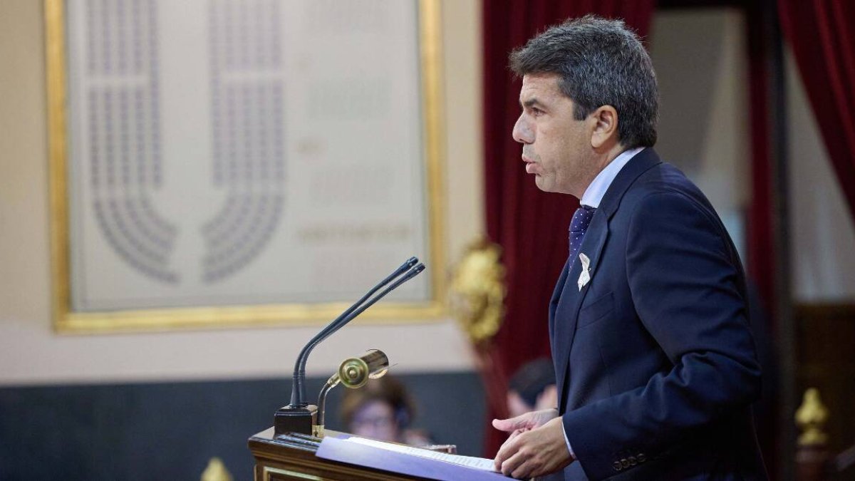 El presidente de la Generalitat valenciana, Carlos Mazón, interviene durante un debate tras la Comisión General de las Comunidades Autónomas