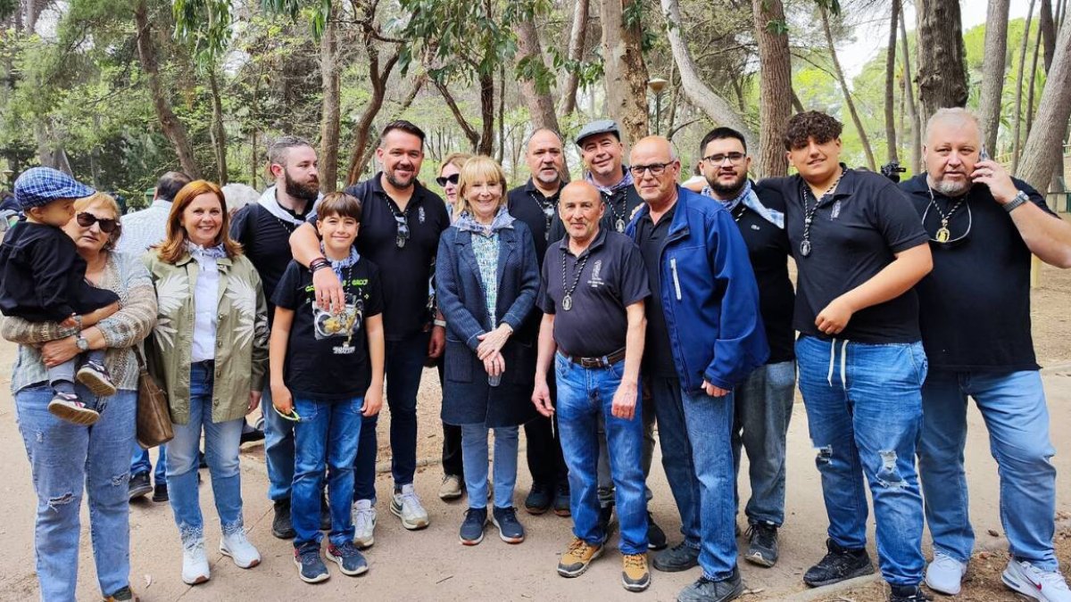 Esperanza Aguirre y Reme Mazzolari junto a miembros del PP de Llíria y la Confradía de San Vicente Ferrer