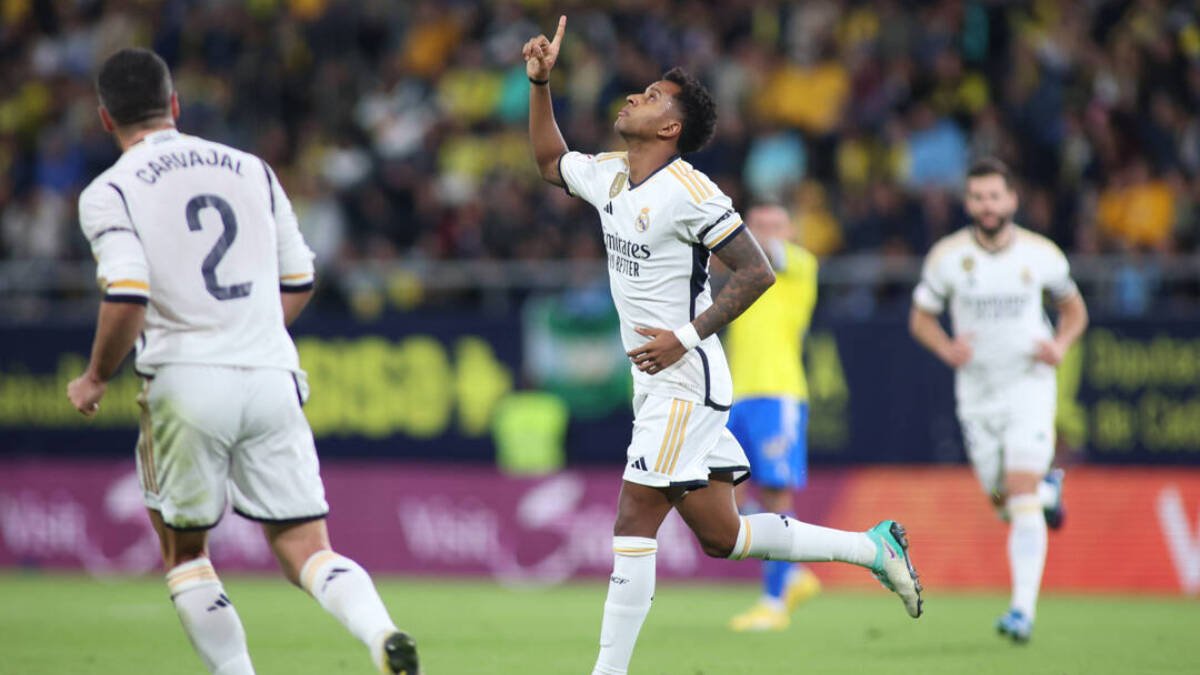 Rodrygo, celebrando uno de los dos goles que marcó este domingo en Cádiz.