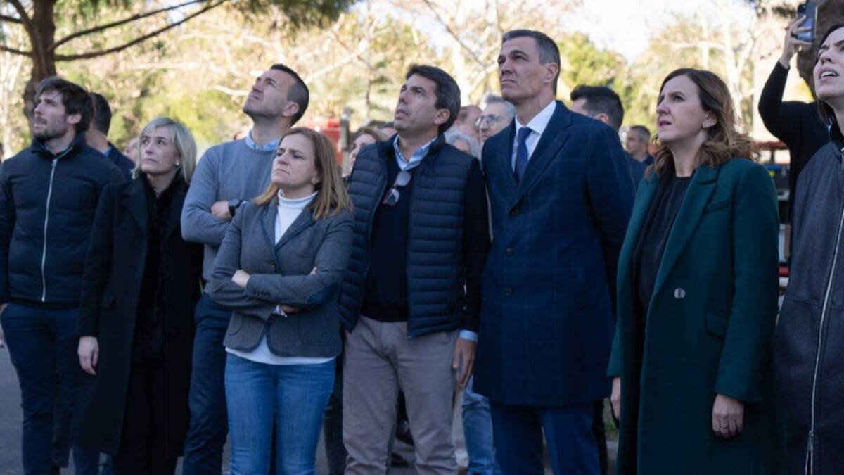 Pedro Sánchez visita el incendio de Valencia