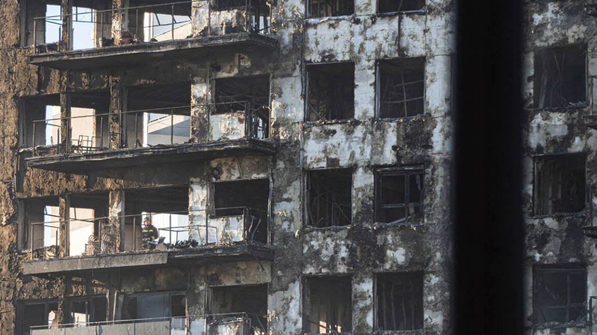 La estructura del edificio tras el incendio de ayer