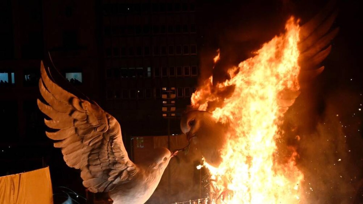 Cremà de la Falla del Ayuntamiento de 2024.