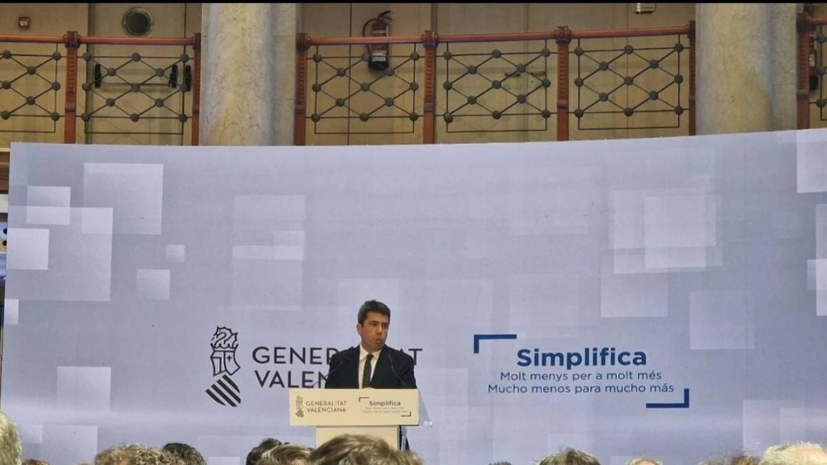 El presidente de la Generalitat, Carlos Mazón, en la presentación del Plan Simplifica.