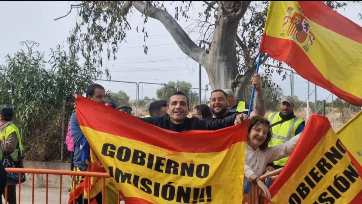 Protesta de agricultores frente al Congreso del PSPV.