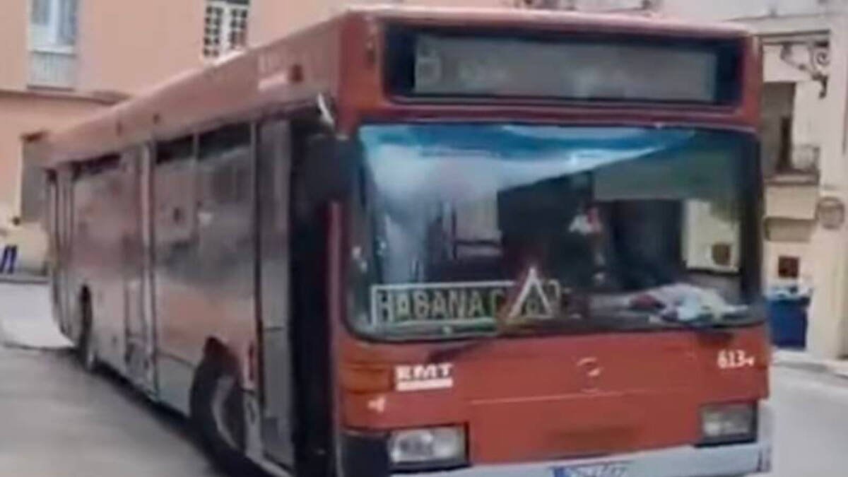 Bus de la EMT de Valencia en La Habana