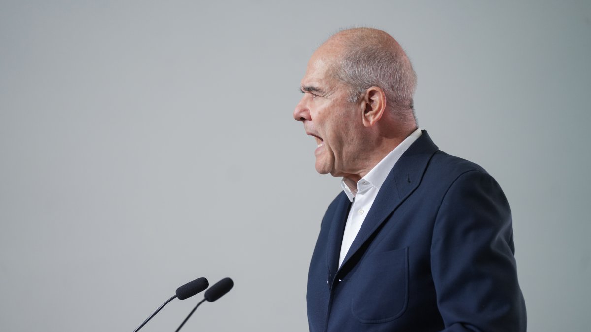 El expresidente de la Junta de Andalucía, Manuel Chaves, durante una rueda de prensa en la sede del PSOE-A.