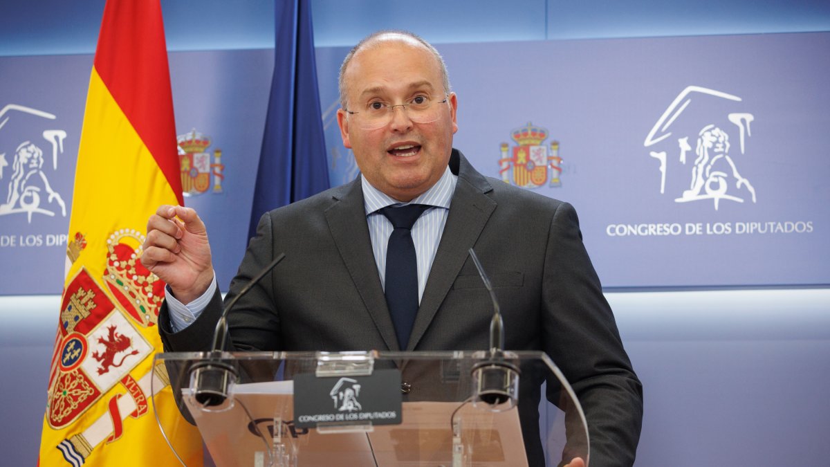 El portavoz del PP en el Congreso, Miguel Tellado, durante una rueda de prensa en el Congreso.