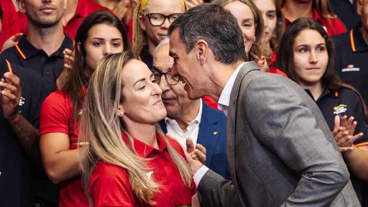 Pedro Sánchez saluda a los deportistas olímpicos