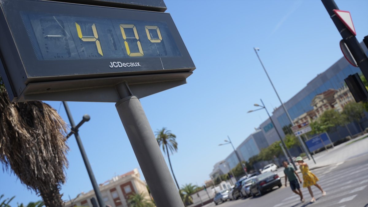 Un termómetro indica una temperatura de 40ºC en Valencia / Foto de archivo.