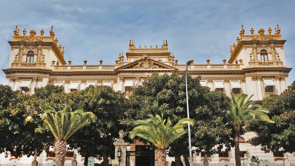 Fachada del Palacio Provincial de Alicante