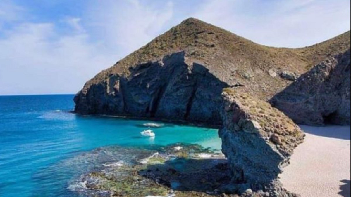 Las playas del Parque Natural del Cabo de Gata-Níjar, en Almería, entre las mejores de España.