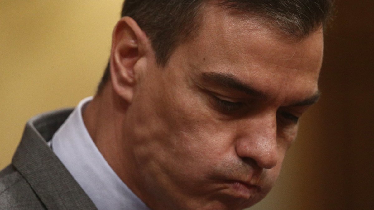 El presidente del Gobierno, Pedro Sánchez, resopla