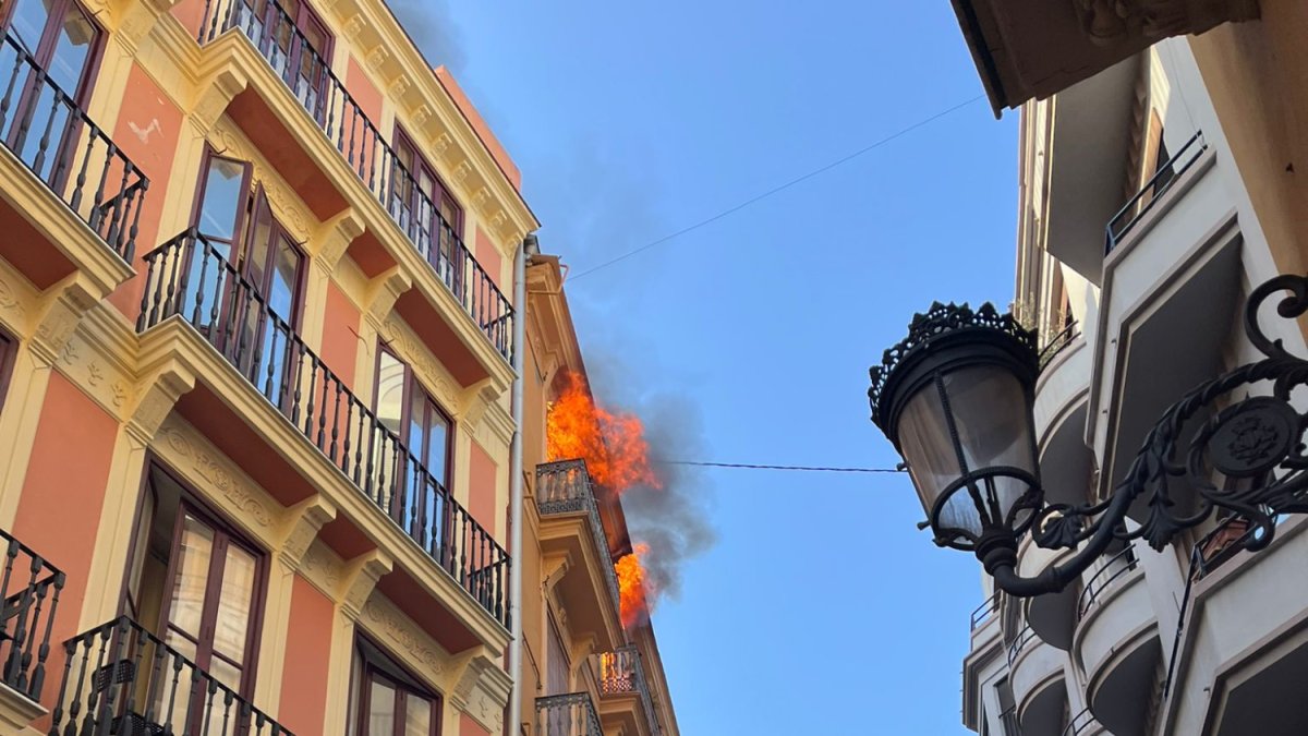 Llamas en el edificio de Valencia