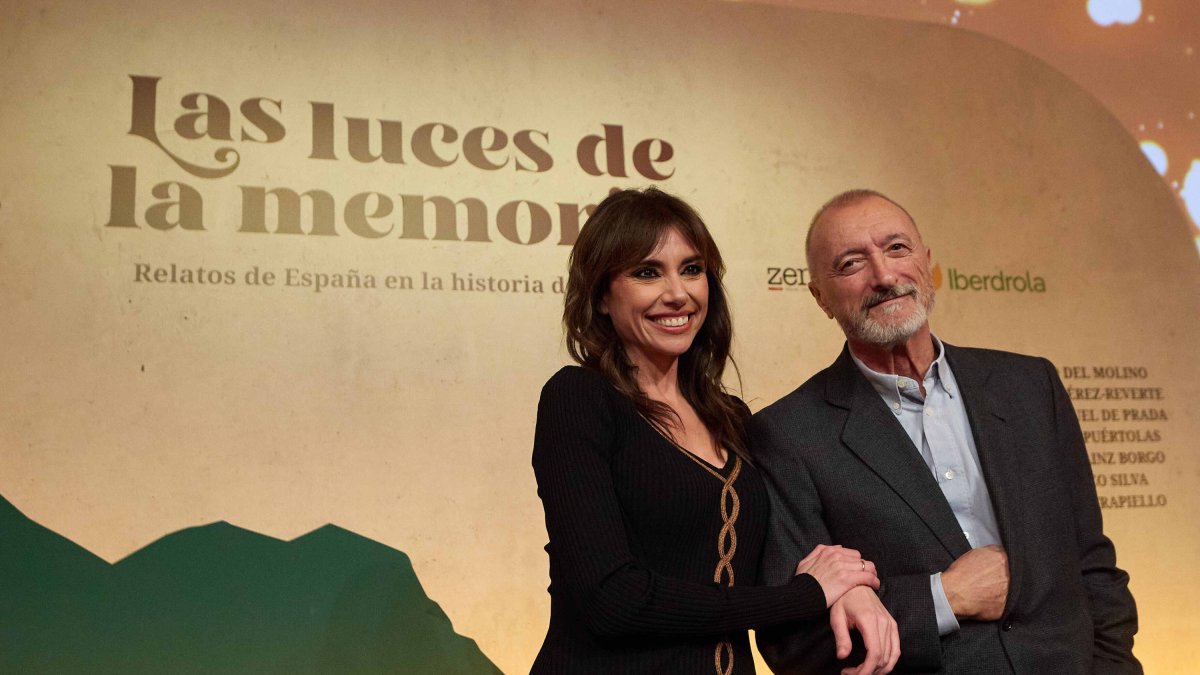 Arturo Pérez-Reverte, junto a Marta Flich, en una imagen de archivo.