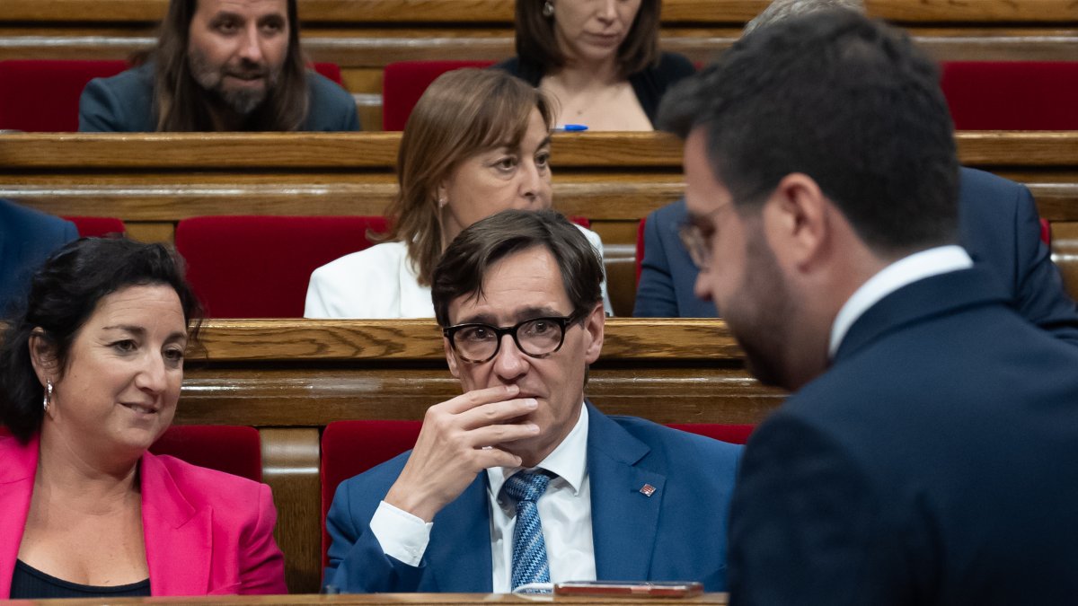 Salvador Illa, en su escaño del Parlamento de Cataluña.