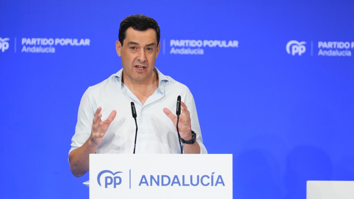 El presidente del Partido Popular Andaluz y de la Junta de Andalucía, Juanma Moreno interviene en el Comité regional del PP-A en Sevilla.