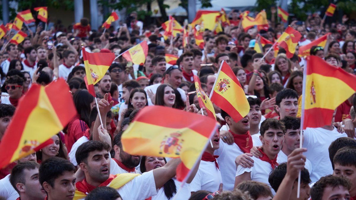 Miles de aficionados disfrutaron en Pamplona de la victoria de la selección española en la final de la Eurocopa.