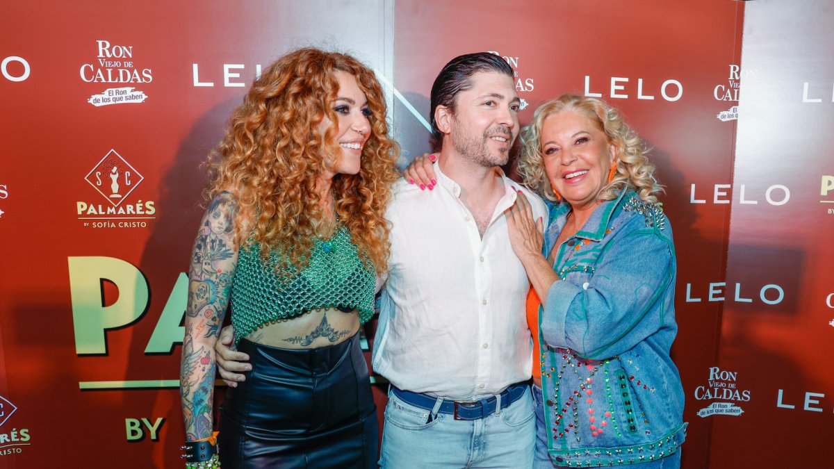 Sofia Cristo, Barbara Rey y Angel Cristo en un photocall en Madrid en junio de 2023.