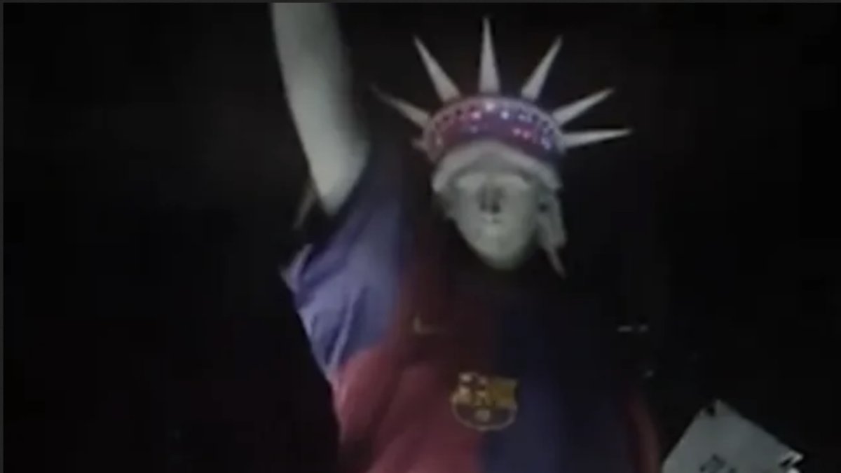 Una imagen de la Estatua de la Libertad vestida del Barça