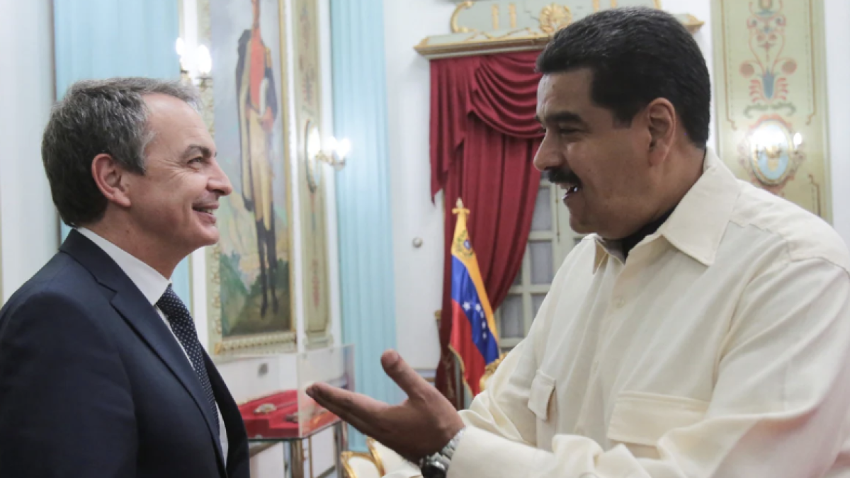 Zapatero saluda a Nicolás Maduro