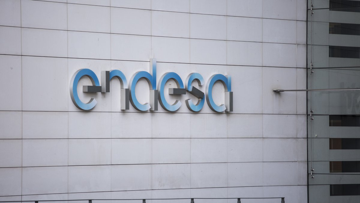 Logotipo de la empresa Endesa a 10 de junio de 2021, en su sede cerca de IFEMA en Madrid, (España).
Alejandro Martínez Vélez / Europa Press
(Foto de ARCHIVO)
10/6/2021