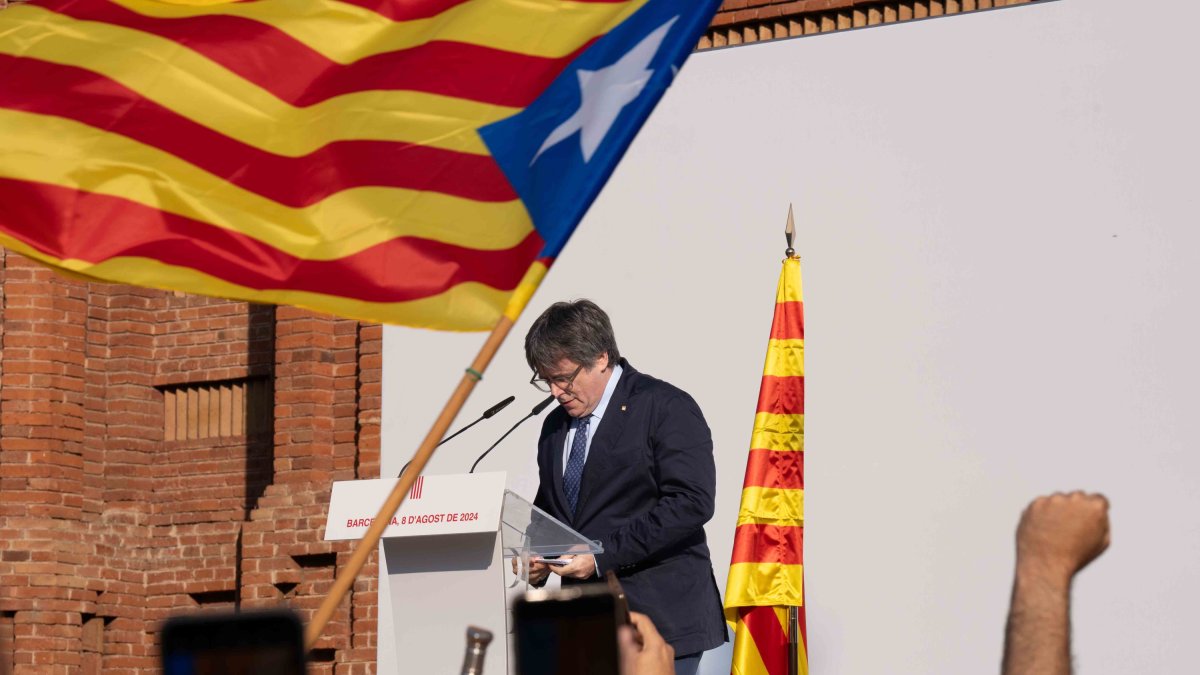 Carles Puigdemont interviene en su acto de bienvenida