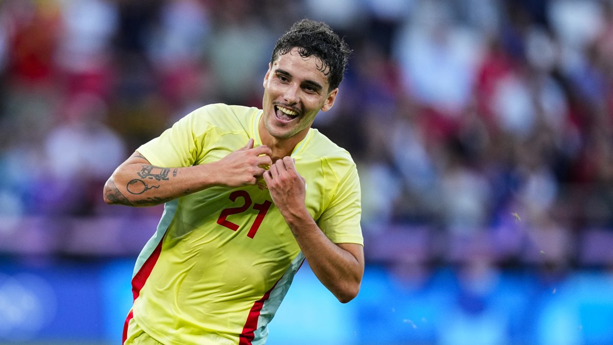 Sergio Camello celebra uno de sus goles contra Francia para ganar el oro olímpico.