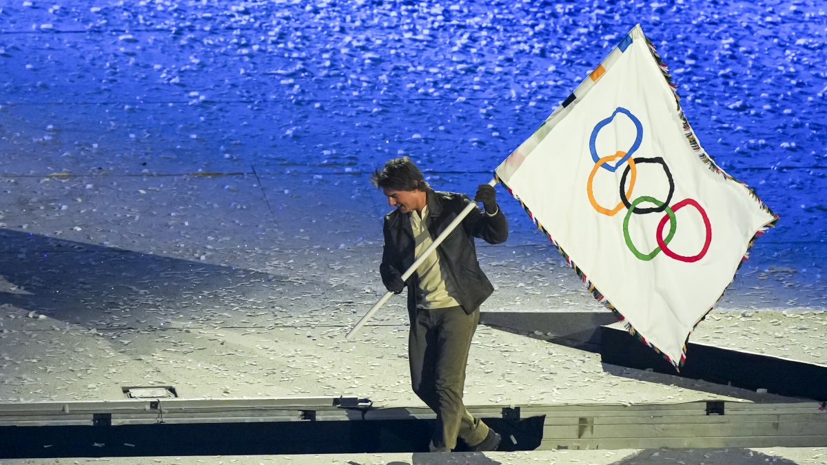 Tom Cruise, con la bandera olímpica