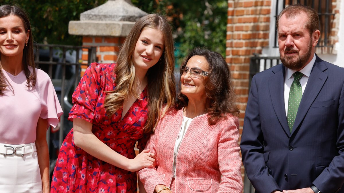 Leonor de Borbón, Paloma Rocasolano y Jesus Ortiz durante la confirmación de Sofia en Madrid en mayo de 2023.