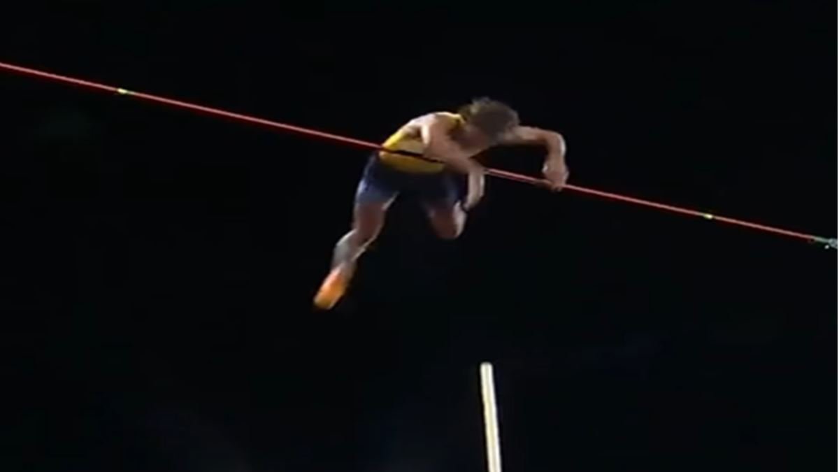 Salto pértiga de Mondo Duplantis en los Juegos Olímpicos de París 2024