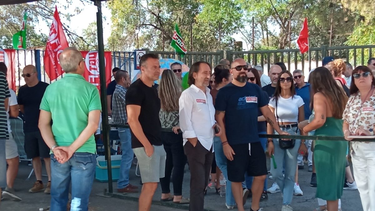 Plantilla concentrada a las puertas de la empresa durante la jornada de huelga
CCOO
25/7/2024