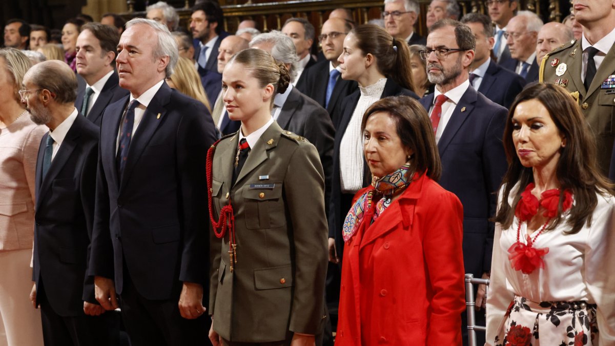 Leonor y Margarita Robles, con Jorge Azcón el pasado 21 de mayo.