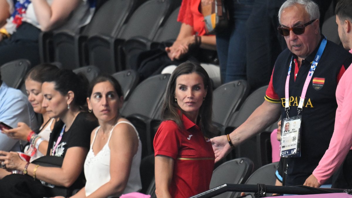 La Reina Letizia, el pasado 1 de agosto en París junto al presidente del COE, Alejandro Blanco.