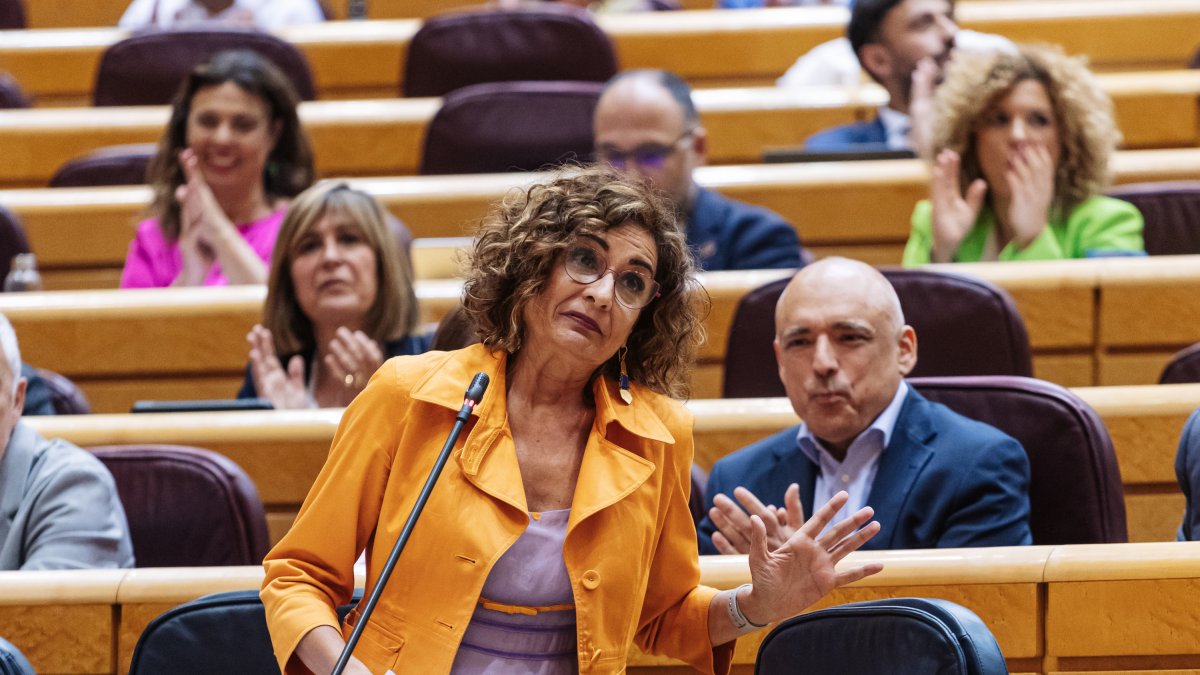 La vicepresidenta primera del Gobierno y ministra de Hacienda en el Senado.