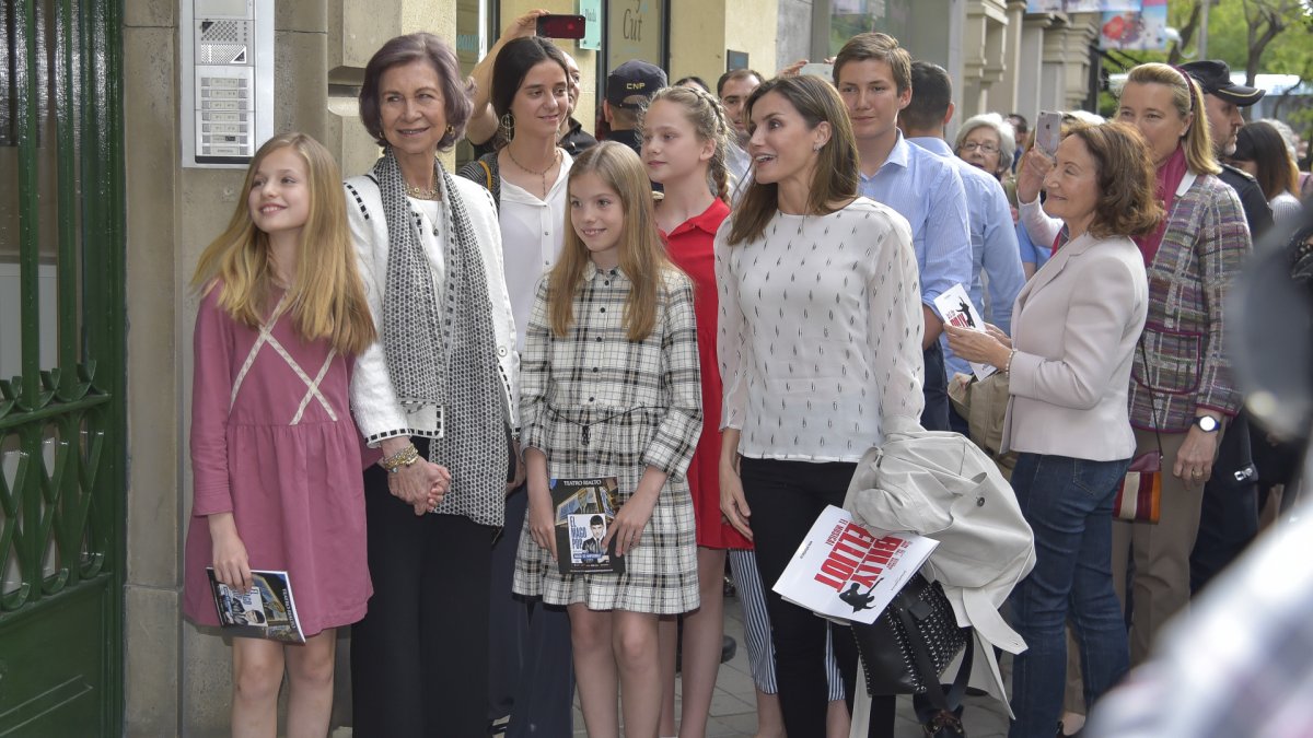 La última foto de la Reina Letizia con Irene Urgandarin y Victoria Federica, en junio de 2018.