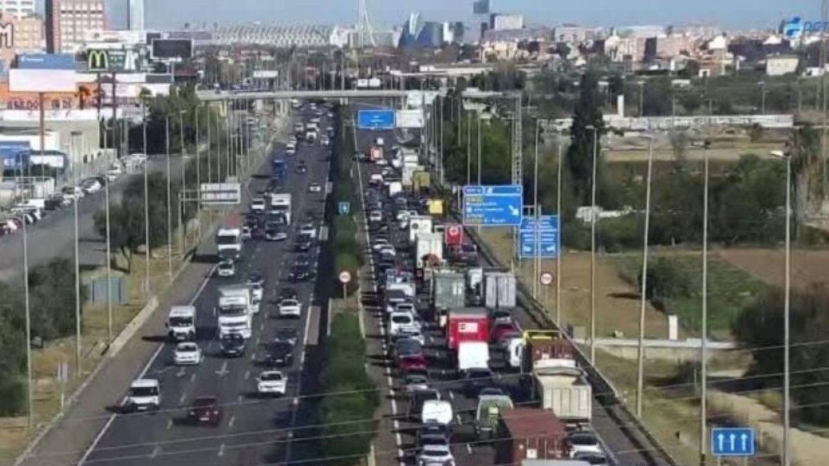 Filas de automóviles en una autovía