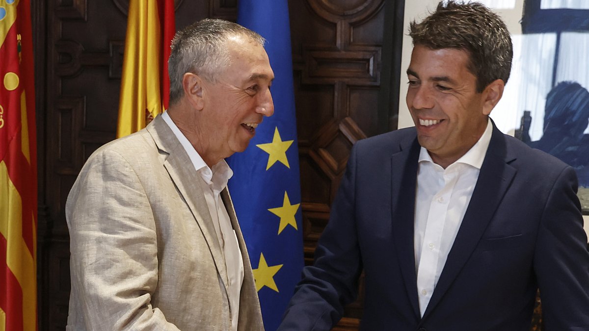 El síndic de Compromís, Joan Baldoví, y el president de la Generalitat, Carlos Mazón.