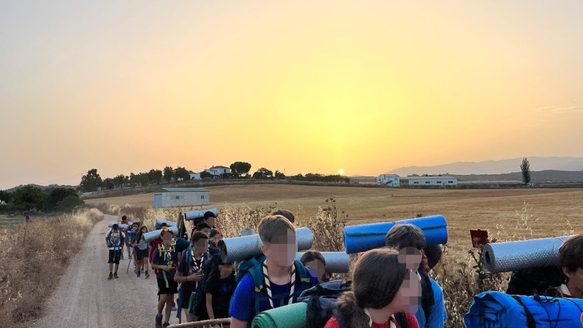 Un grupo de jóvenes scouts de Andalucía realizan una actividad.