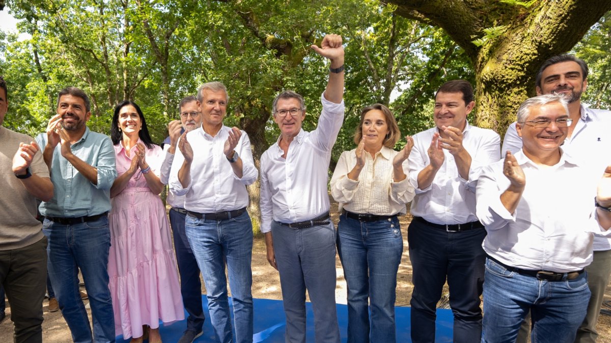 Mazón, con presidente del PP, en un acto en Pontevedra