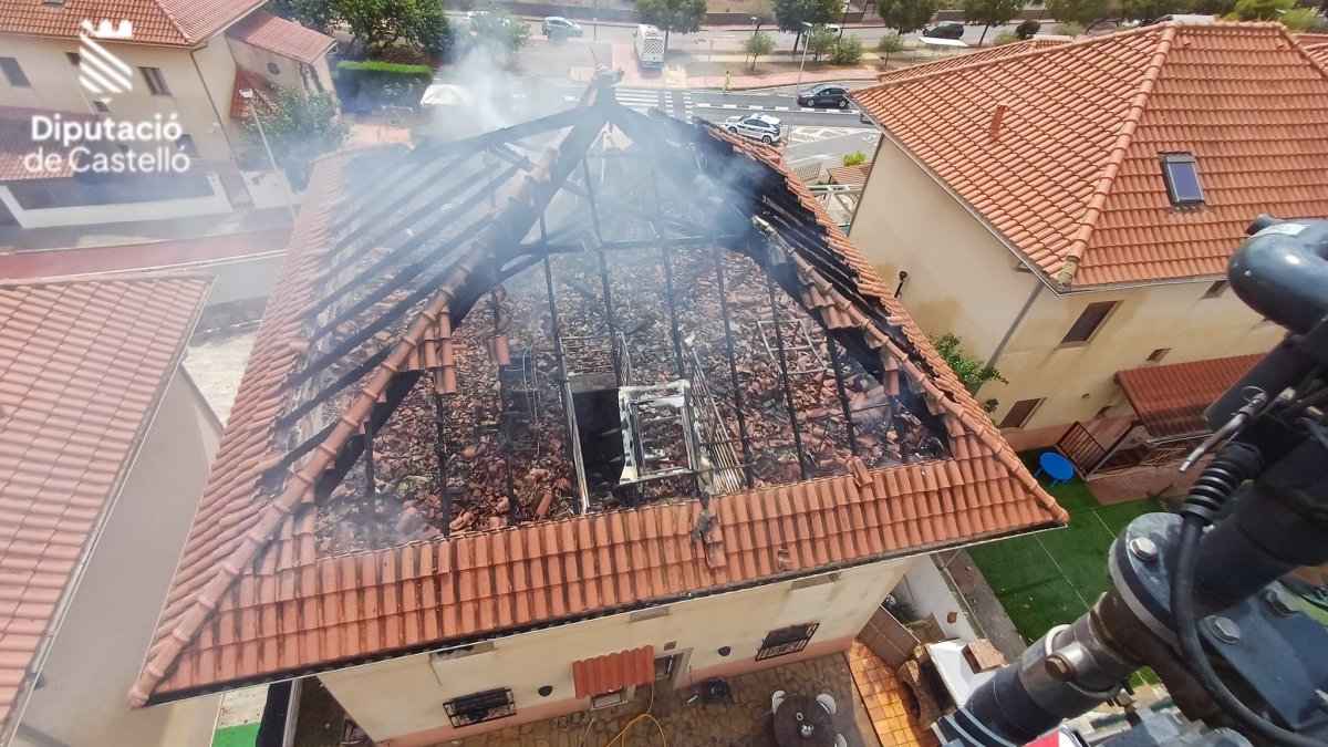 Incendio provocado por un rayo en una casa de la localidad castellonense de la Vall d'Uixó