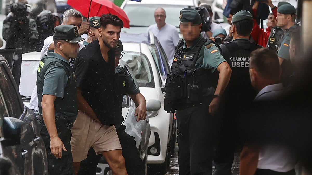 Rafa Mir a su llegada a los juzgados de Llíria