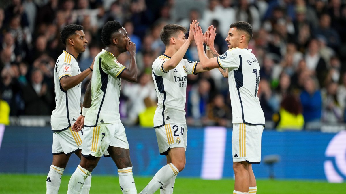 Los jugadores del Real Madrid celebran un gol.